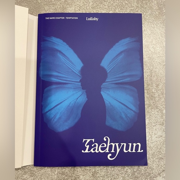 (2) Tomorrow x Together Albums: Lullaby & Angel~Taehyun Version - Picture 3 of 10